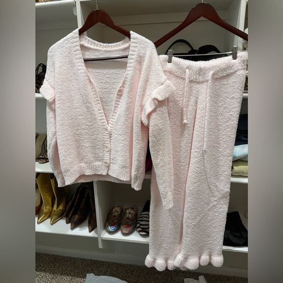 Two piece cozy set with ruffle detail - Picture 2 of 4